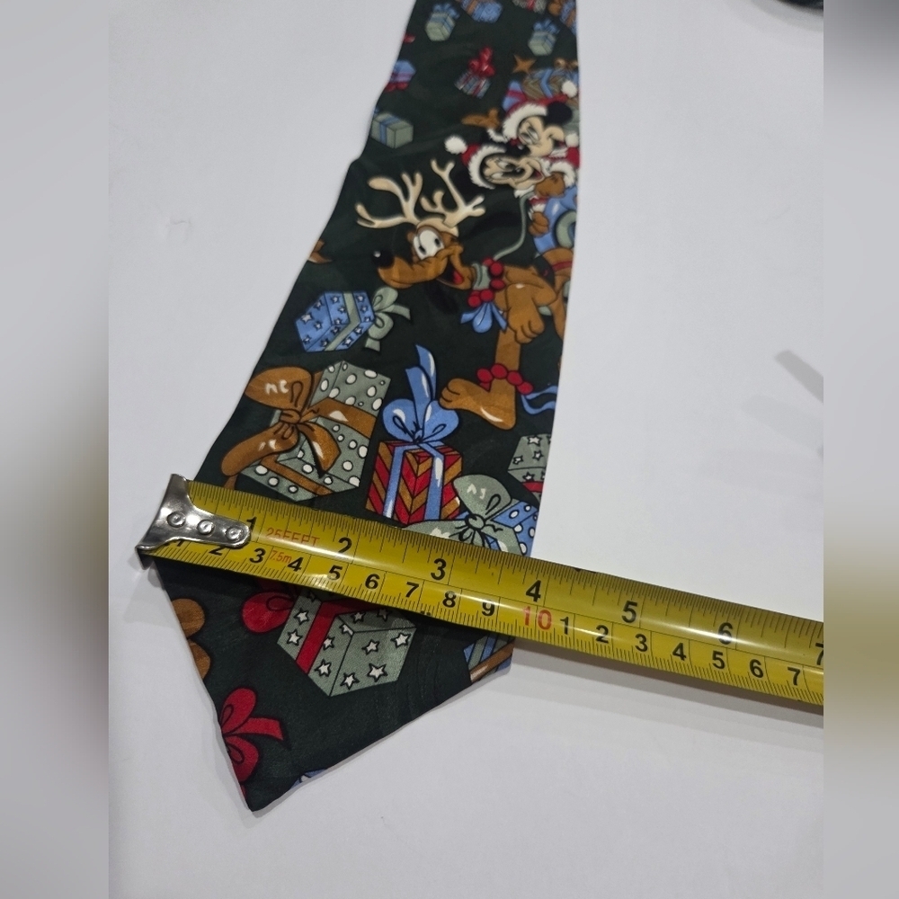 Disney Mickey and Minnie Christmas Tie - Picture 4 of 6